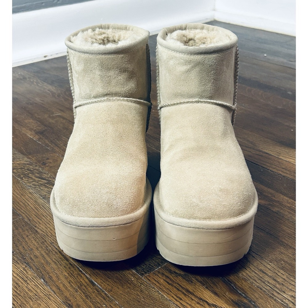 UGG Women's Classic Ultra Mini Platform boots Size 8 Sand Color Cozy Chic